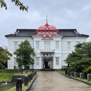 囏